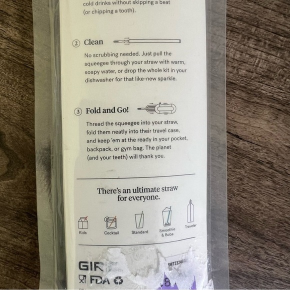 GIR Traveler Size Ultimate Reusable Silicone Foldable Straw Kit - Picture 6 of 7